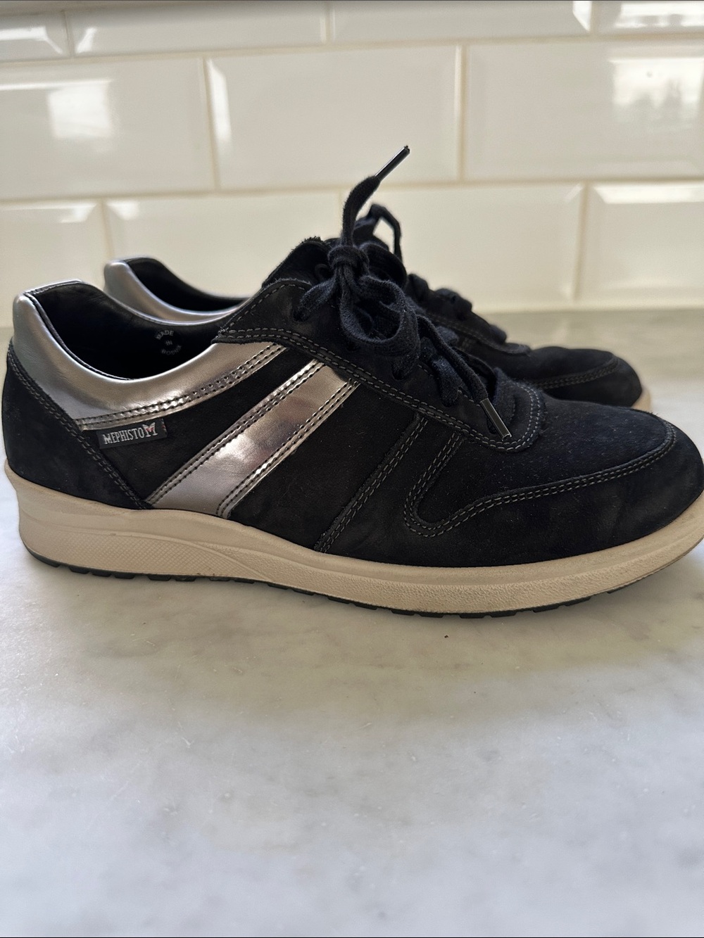 Mephisto Runoff Air Jet System Black Suede Sneakers with Silver Stripes Size 7